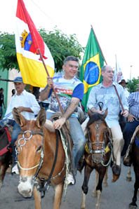 Prefeito Veveu e ex-ministro Ciro Gomes participaram 