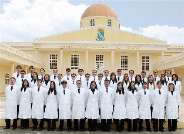 Turma de médicos graduados pelo Curso de Medicina da UFC em Sobral