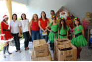Essas instituições são as primeiras das várias que receberão, as doações dos cidadãos que visitam a Casa do Papai Noel