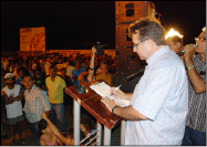 Prefeito Leônidas Cristino durante assinatura da ordem de serviço
