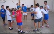 A Prefeitura de Sobral (Secretaria do Esporte e Juventude) convida toda a comunidade sobralense para participar amanhã, dia 19 de junho de 2008, às 19h, no Ginásio Poliesportivo, da abertura dos VIII Jogos Escolares Sobralenses (JES). O evento representa uma das mais movimentadas agendas esportivas do ano em Sobral e contará com a participação de cinco mil estudantes entre 12 e 17 anos de idade das escolas públicas e particulares. Os Jogos Escolares equivalem a fase prévia e preparatória para representar o Município nas Olimpíadas Escolares Cearenses, promovendo grande impacto sócio-cultural na comunidade escolar de Sobral e são apontados como responsáveis por aspectos resultantes da dedicação ao esporte educacional, a exemplo da redução da evasão escolar e da melhor freqüência e participação dos estudantes na rotina escolar. Os VIII Jogos Escolares Sobralenses (JES) mobilizam estudantes das escolas da rede publicas municipais, estaduais, da rede e dos distritos do município. O evento tem como objetivo a socialização através do esporte entre os estudantes do município, além de revelar novos talentos esportivos. O JES 2008, diferente dos anos anteriores, será realizado este ano em duas etapas. A primeira etapa será realizada de 19 a 29 de junho com as categorias infantil e juvenil, cujas escolas vencedoras representarão o município nas Olimpíadas Escolares Cearenses, e de 04 a 12 de outubro a segunda etapa com a categoria mirim. O maior evento esportivo do município deverá reunir este ano mais de 5.000 alunos de 34 escolas das redes pública e privada de ensino que disputarão 12 modalidades nas categorias Mirim, Infantil e Juvenil. 