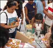 Durante o evento foi montada tenda com laboratório da dengue