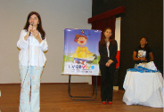 Rosana Parente, secretária adjunta de Educação, durante entrega dos livros 