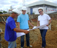 O Secretário da Saúde, Carlos Hilton, visita canteiro de obras da CAF