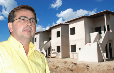 Prefeito mostra projeto com áreas a serem beneficiadas nesta nova etapa de senamento da cidade.