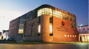 Biblioteca possui 40.000 volumes registrados no sistema 