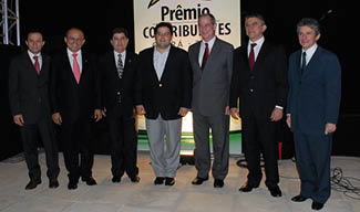 Izolda fala aos presentes