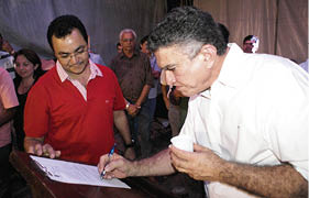 Izolda fala aos presentes