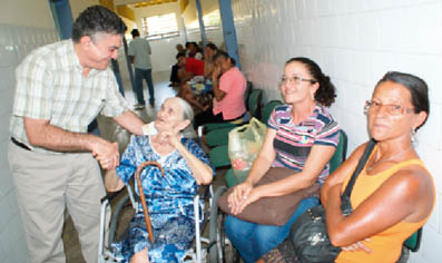 Prefeito Veveu, durante visita a Unidade Mista de Sobral no bairro Sinhá Saboia