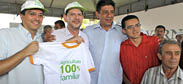 Momento da entrega dos tratores na SDA