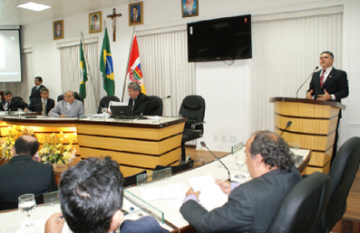 O Prefeito fez o discurso de abertura do ano legislativo no Plenário 5 de Julho.
