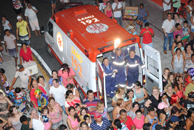 SAMU esteve presente durante o desfile do Bloco dos Sujos no Boulevard do Arco.
