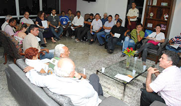 Juliana Araújo e o coordenador do PROTEJO, Neri da Costa, durante reunião, em Brasília.