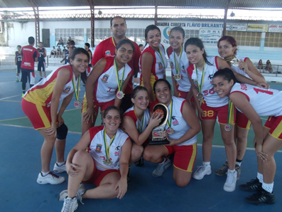 Diretor da Unidos do Alto do Cristo, Gonzaga, recebeu do Prefeito Veveu o troféu de Escola Campeã do Carnaval 2012.