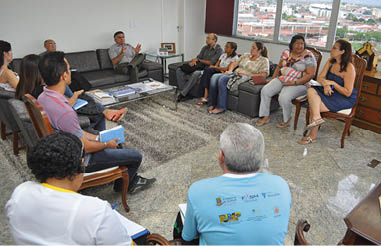 Prefeito Veveu esteve na Margem Direita acompanhado de assessores e ...