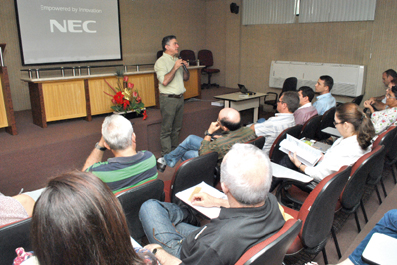 Prefeito Veveu esteve na Margem Direita acompanhado de assessores e ...