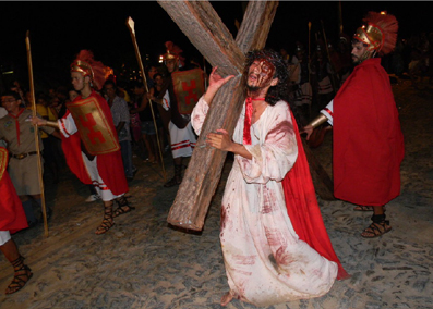 Diretor da Unidos do Alto do Cristo, Gonzaga, recebeu do Prefeito Veveu o troféu de Escola Campeã do Carnaval 2012. 