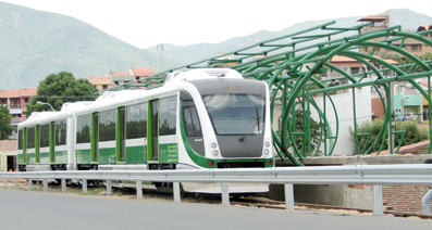 O trem está localizado na estação da Cohab III