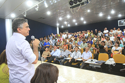 O público lotou o auditório da Prefeitura para a solenidade de recepção.